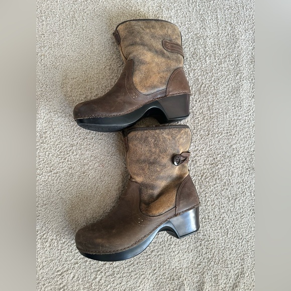 Danskin Brown Leather Shearling Lined Mid-Calf Boots with Rivets & stitch detail - Picture 3 of 13